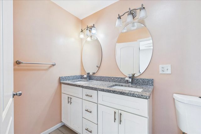 29 N Metropolitan Avenue, Waukegan, IL 60085