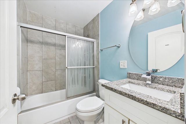 29 N Metropolitan Avenue, Waukegan, IL 60085