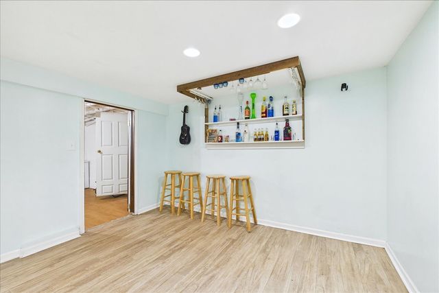 29 N Metropolitan Avenue, Waukegan, IL 60085