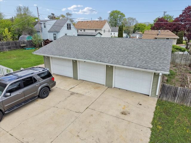 29 N Metropolitan Avenue, Waukegan, IL 60085