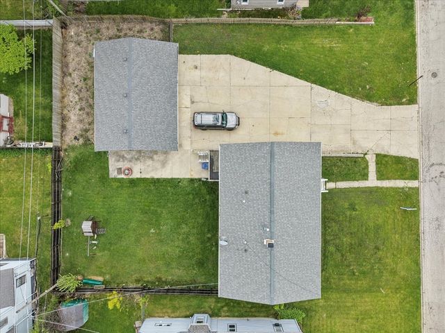 29 N Metropolitan Avenue, Waukegan, IL 60085