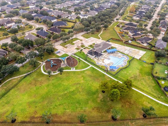 6715 Strawberry Brook Lane, Dickinson, TX 77539