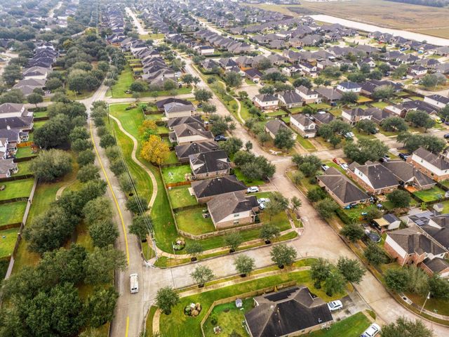 6715 Strawberry Brook Lane, Dickinson, TX 77539