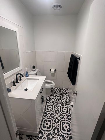 1465 N Northwest Highway 1, Park Ridge, IL 60068