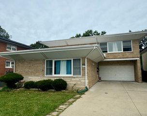 1465 N Northwest Highway 1, Park Ridge, IL 60068
