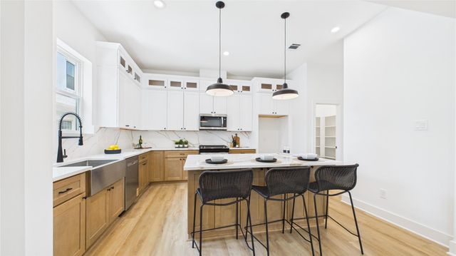 1641 Beall Street, Houston, TX 77008
