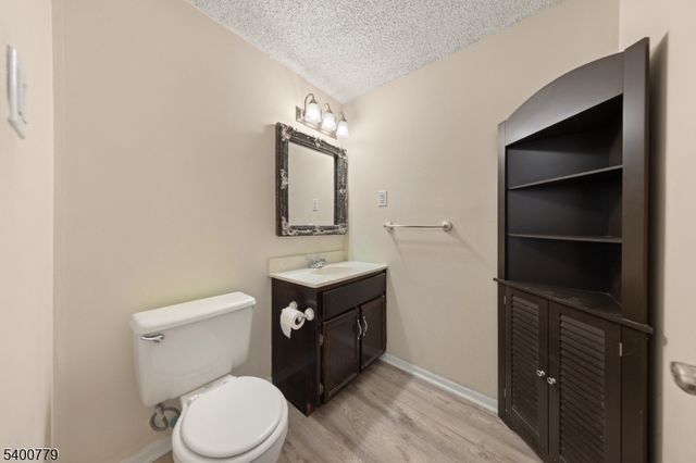 54 Burlington Ct, Hamburg Boro, NJ 07419