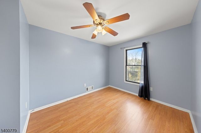 54 Burlington Ct, Hamburg Boro, NJ 07419