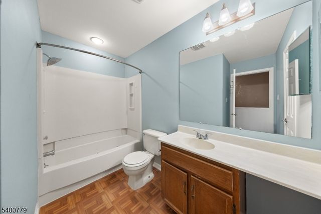 54 Burlington Ct, Hamburg Boro, NJ 07419