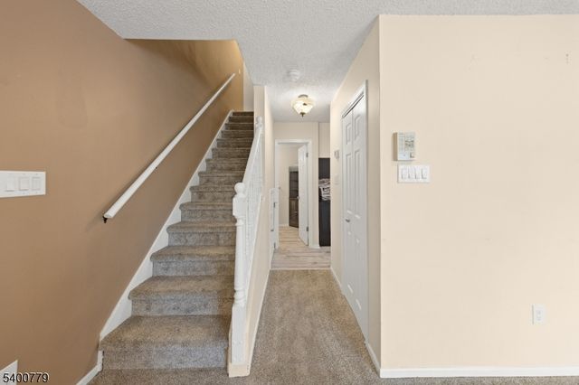 54 Burlington Ct, Hamburg Boro, NJ 07419