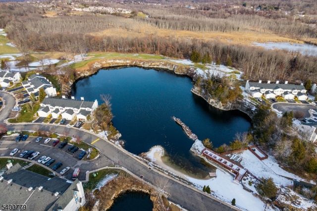 54 Burlington Ct, Hamburg Boro, NJ 07419