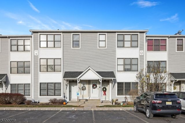 54 Burlington Ct, Hamburg Boro, NJ 07419