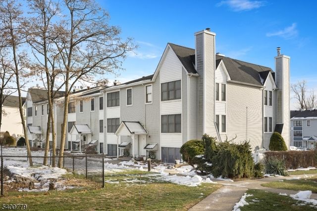 54 Burlington Ct, Hamburg Boro, NJ 07419