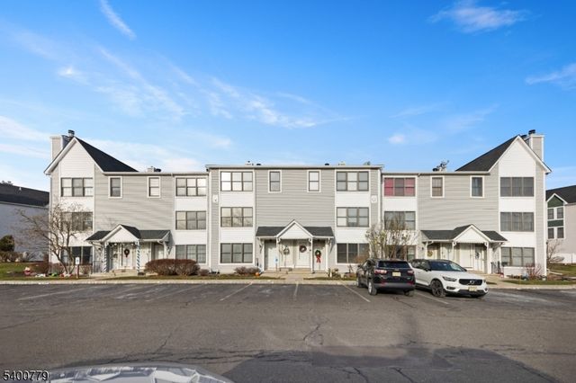 54 Burlington Ct, Hamburg Boro, NJ 07419