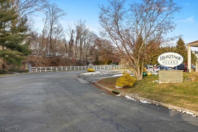 54 Burlington Ct, Hamburg Boro, NJ 07419