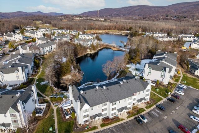 54 Burlington Ct, Hamburg Boro, NJ 07419