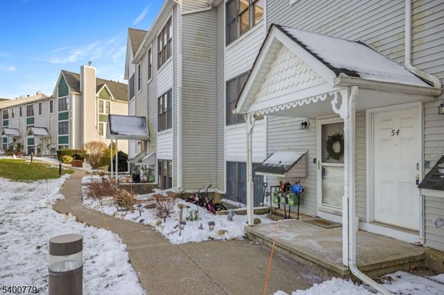 54 Burlington Ct, Hamburg Boro, NJ 07419