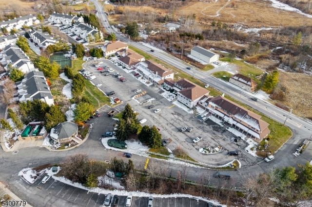 54 Burlington Ct, Hamburg Boro, NJ 07419