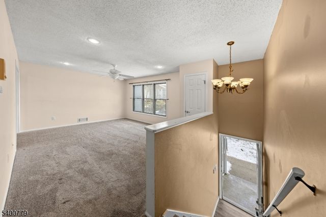 54 Burlington Ct, Hamburg Boro, NJ 07419