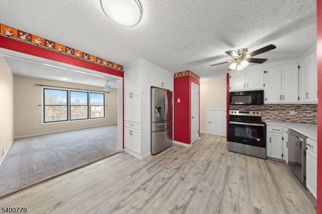 54 Burlington Ct, Hamburg Boro, NJ 07419