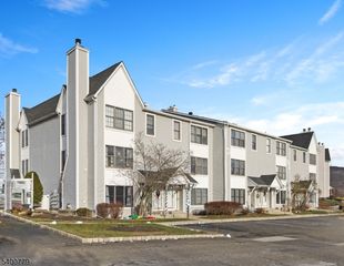 54 Burlington Ct, Hamburg Boro, NJ 07419