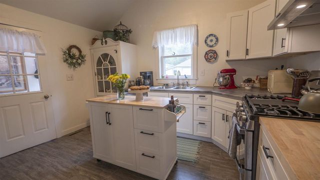 716 ROYALTON STREET, Waupaca, WI 54981