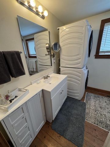 716 ROYALTON STREET, Waupaca, WI 54981