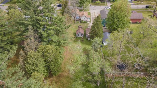 716 ROYALTON STREET, Waupaca, WI 54981