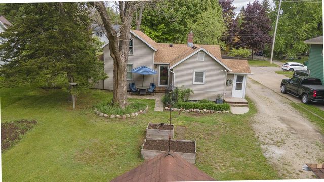 716 ROYALTON STREET, Waupaca, WI 54981