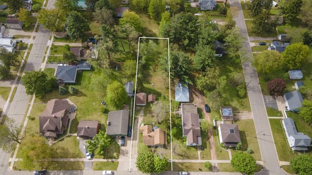 716 ROYALTON STREET, Waupaca, WI 54981
