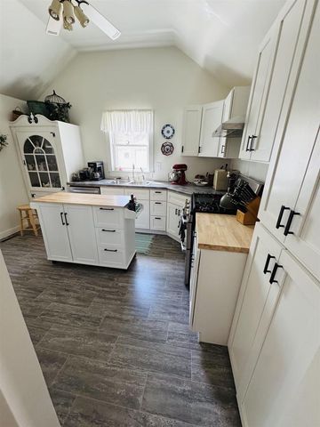 716 ROYALTON STREET, Waupaca, WI 54981