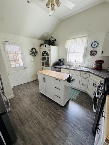 716 ROYALTON STREET, Waupaca, WI 54981