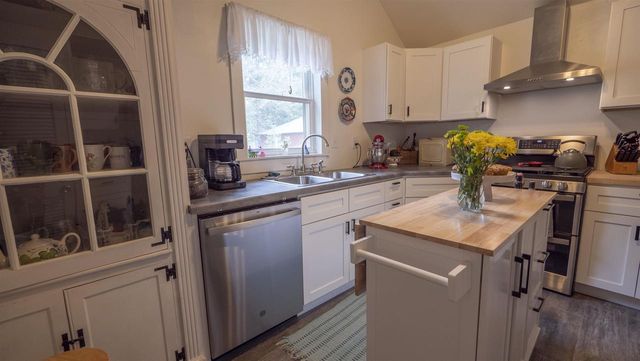 716 ROYALTON STREET, Waupaca, WI 54981