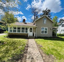 716 ROYALTON STREET, Waupaca, WI 54981