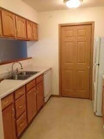 2009 W 75th Place W 35, Merrillville, IN 46410