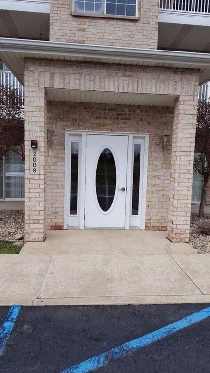 2009 W 75th Place W 35, Merrillville, IN 46410