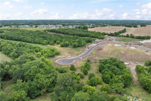 17285 Galloway Drive, Stilwell, KS 66085