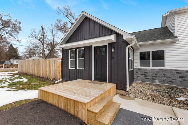 68199 Sassafras Street, Edwardsburg, MI 49112