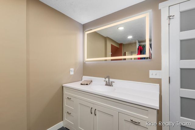 68199 Sassafras Street, Edwardsburg, MI 49112