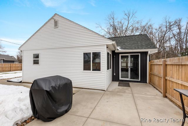 68199 Sassafras Street, Edwardsburg, MI 49112