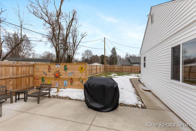 68199 Sassafras Street, Edwardsburg, MI 49112