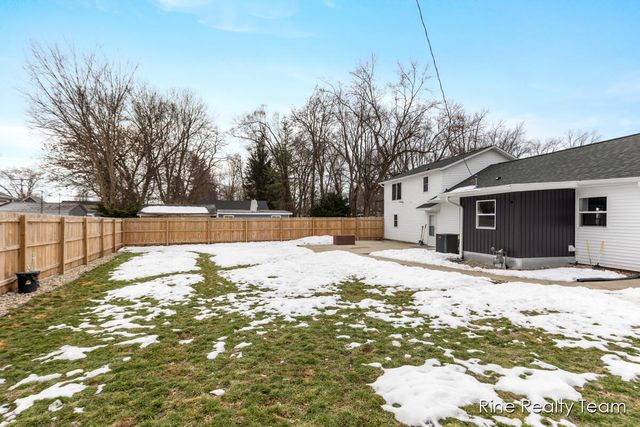 68199 Sassafras Street, Edwardsburg, MI 49112