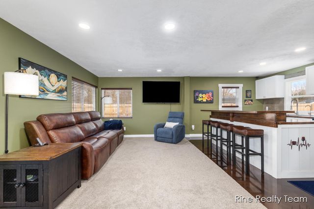 68199 Sassafras Street, Edwardsburg, MI 49112