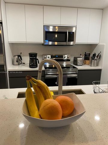 5601 Collins Avenue 722, Miami Beach, FL 33140