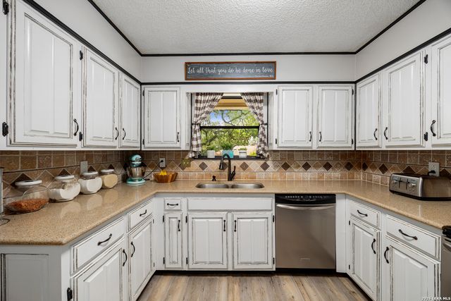 8911 Shady Winds, San Antonio, TX 78254