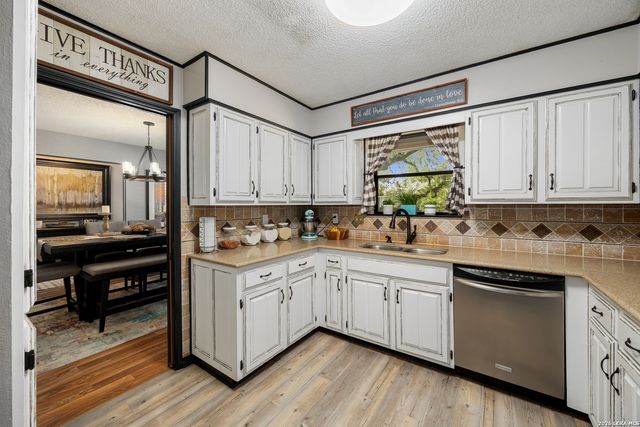 8911 Shady Winds, San Antonio, TX 78254