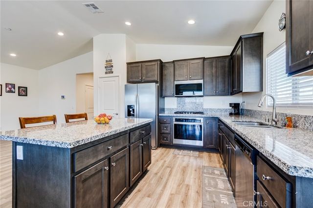11856 Calenda Court, Victorville, CA 92392