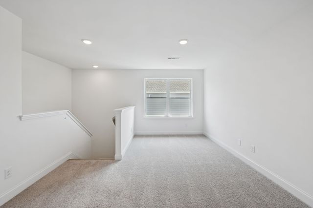 1088 Large Poppy Dr, La Vergne, TN 37086