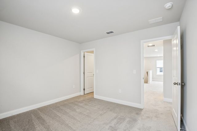 1088 Large Poppy Dr, La Vergne, TN 37086