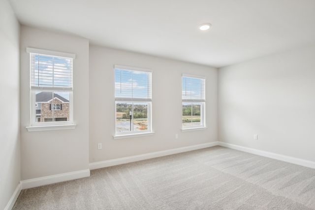 1088 Large Poppy Dr, La Vergne, TN 37086